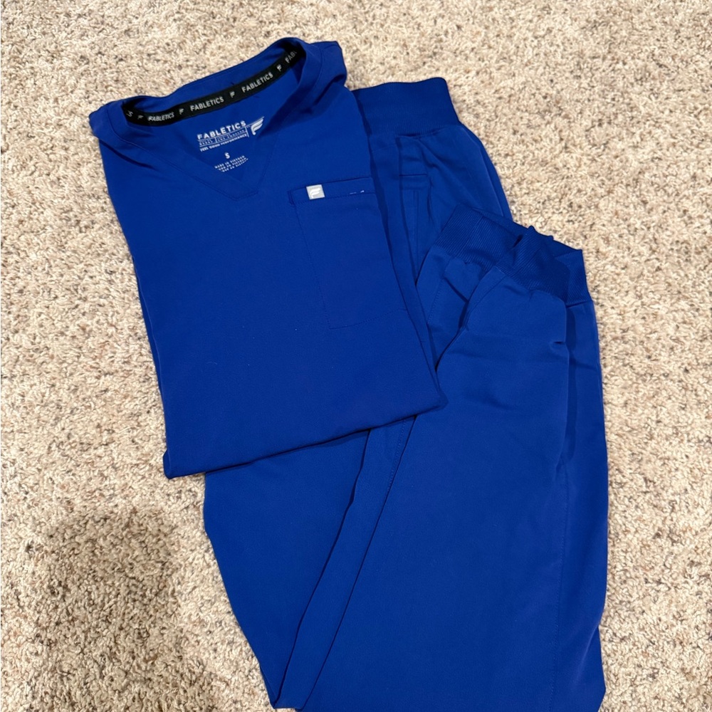 Fabletics Scrub Sets Size Small Except - image 3